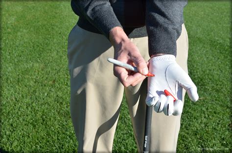 What Hand For Golf Glove? A Comprehensive Guide to Choosing the Right Pair of Gloves for Your Game